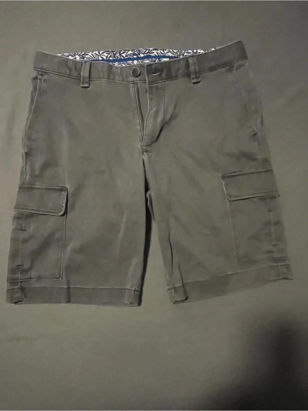 Tommy Bahama Men's Gray Cargo Shorts with Floral Waistband